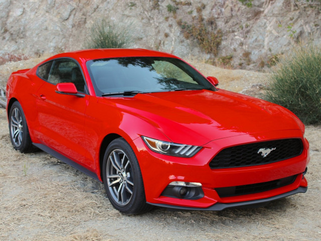 Ford Mustang EcoBoost фото