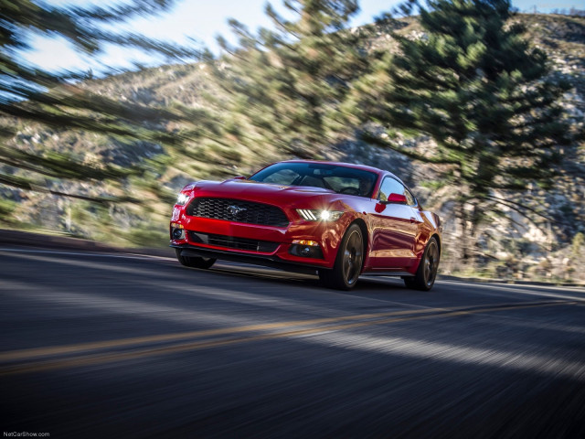 Ford Mustang EcoBoost фото