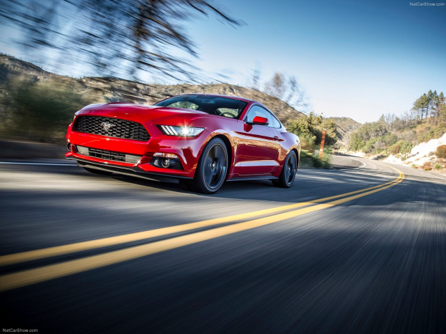 Ford Mustang EcoBoost фото