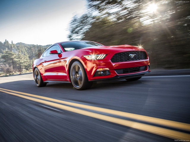 Ford Mustang EcoBoost фото