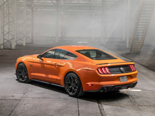 Ford Mustang EcoBoost фото