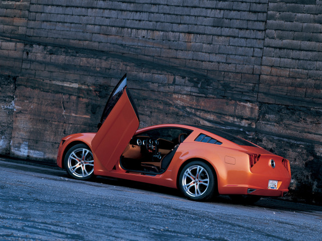 Ford Mustang Giugiaro фото