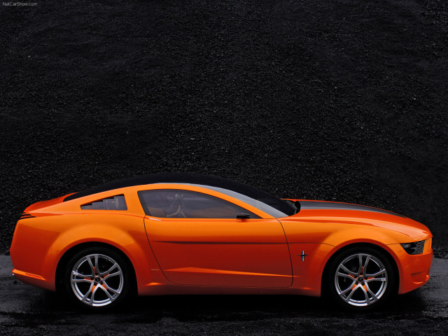 Ford Mustang Giugiaro фото