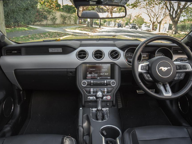 Ford Mustang GT Convertible фото