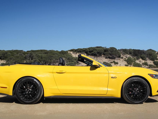 Ford Mustang GT Convertible фото