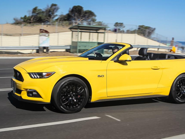 Ford Mustang GT Convertible фото