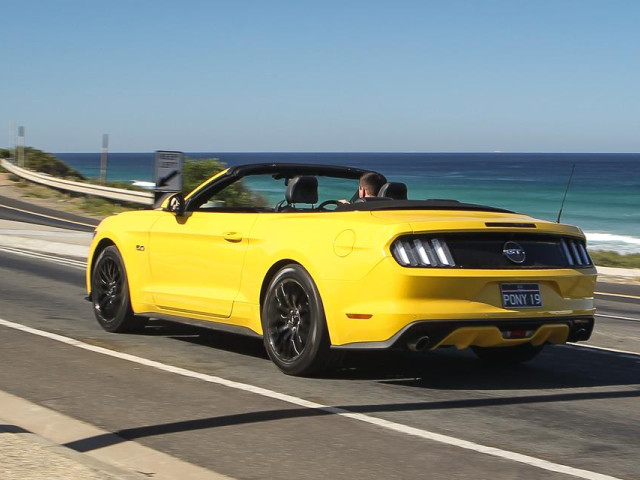 Ford Mustang GT Convertible фото