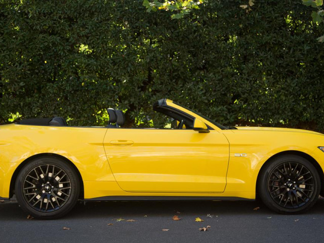 Ford Mustang GT Convertible фото