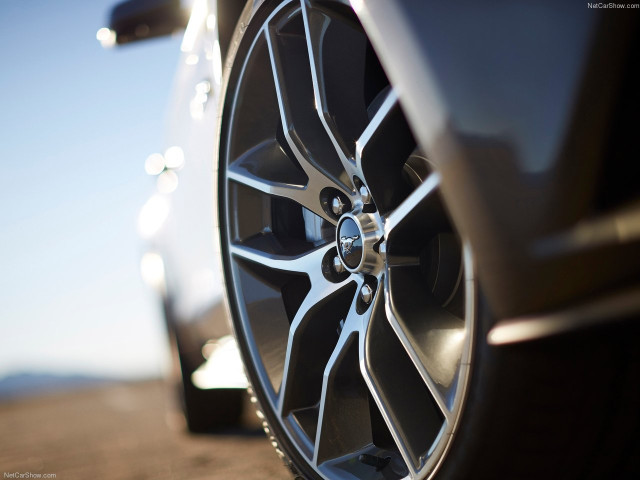 Ford Mustang Convertible фото