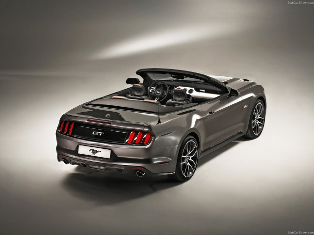 Ford Mustang Convertible фото