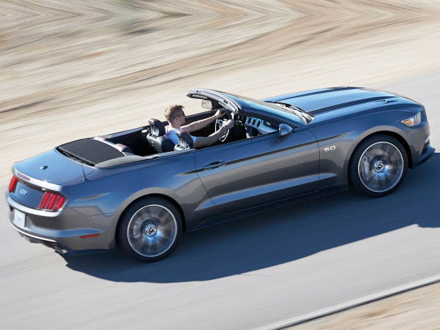 Ford Mustang Convertible фото