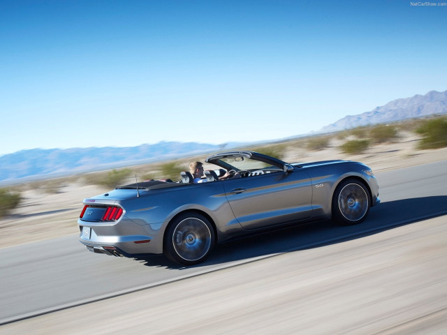 Ford Mustang Convertible фото