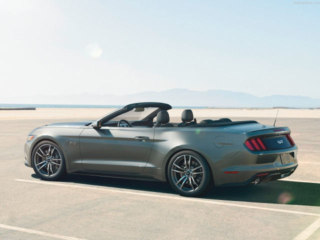 Ford Mustang Convertible фото