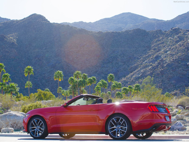 Ford Mustang Convertible фото