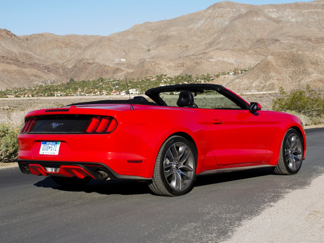 Ford Mustang Convertible фото