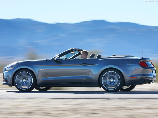 Ford Mustang Convertible фото