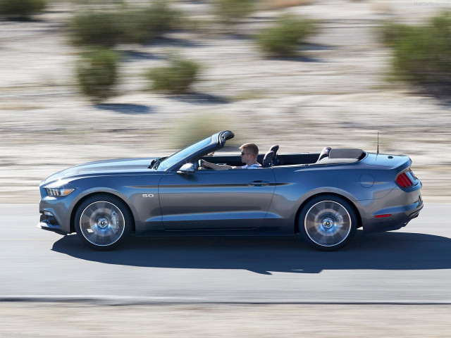 Ford Mustang Convertible фото