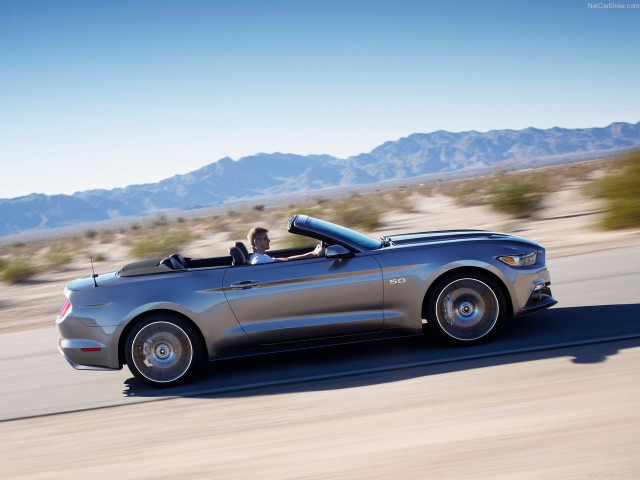 Ford Mustang Convertible фото