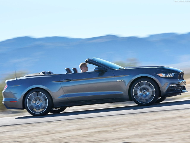 Ford Mustang Convertible фото