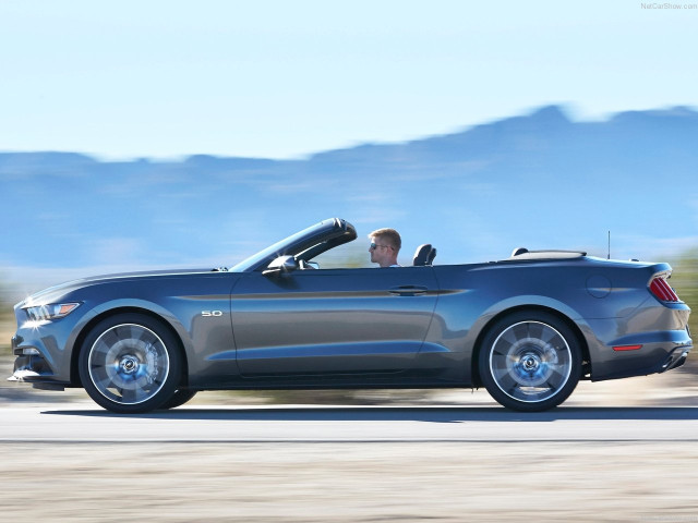 Ford Mustang Convertible фото