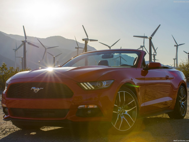 Ford Mustang Convertible фото