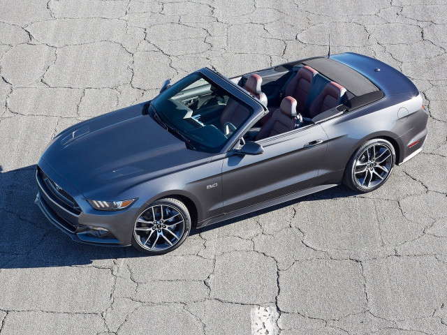 Ford Mustang Convertible фото