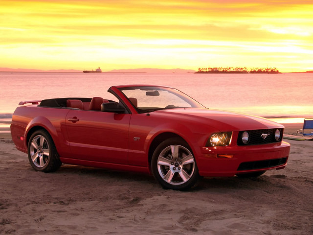 Ford Mustang GT фото