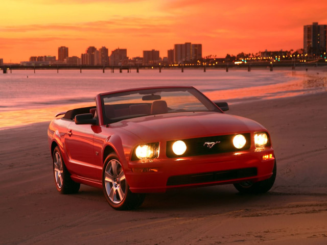 Ford Mustang GT фото