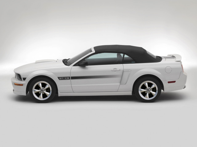 Ford Mustang GT фото