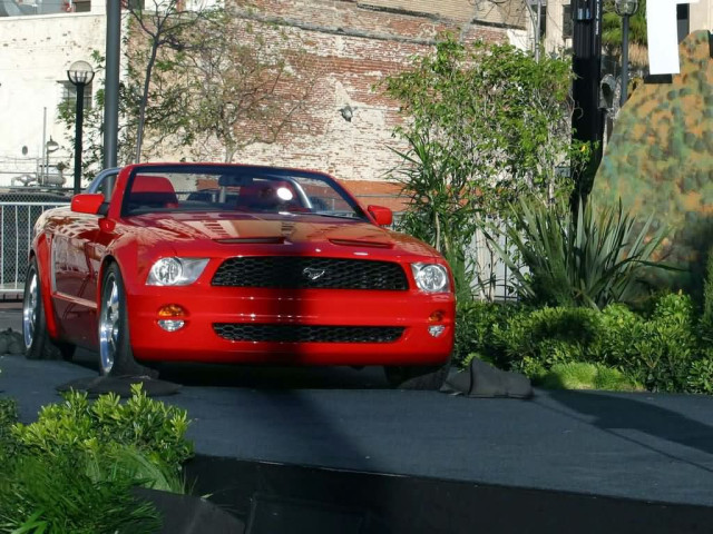 Ford Mustang GT фото