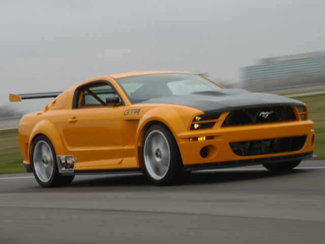 Ford Mustang GT фото