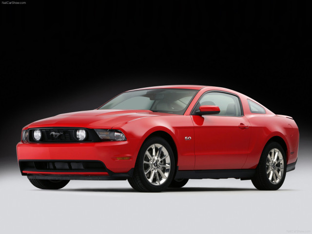 Ford Mustang GT фото