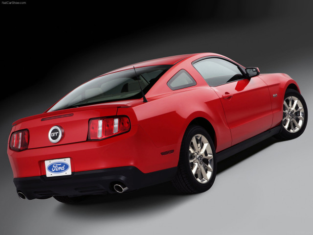 Ford Mustang GT фото