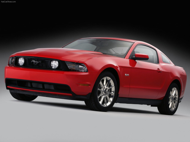 Ford Mustang GT фото