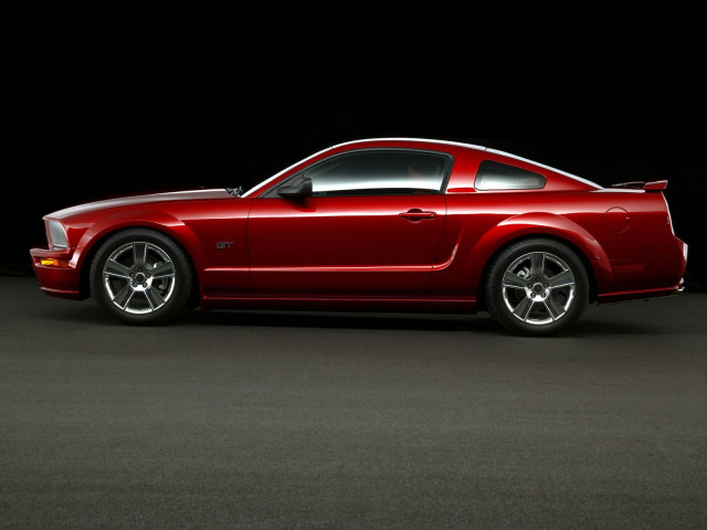 Ford Mustang GT фото