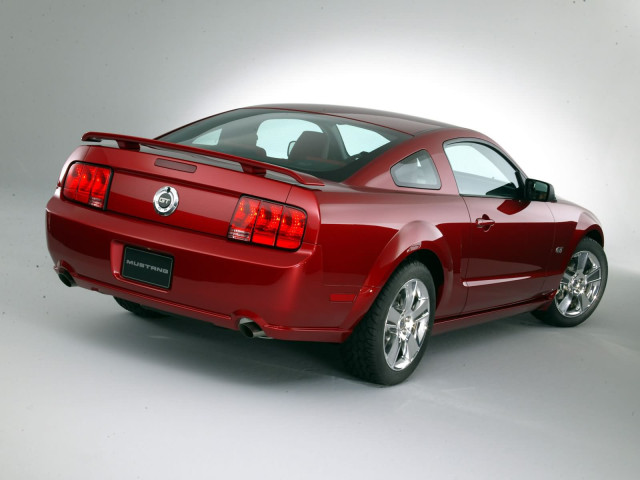 Ford Mustang GT фото