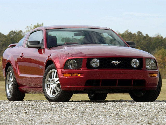 Ford Mustang GT фото