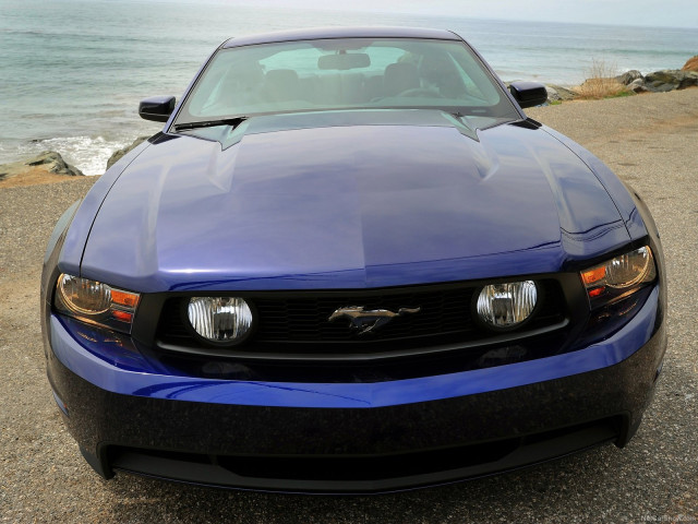 Ford Mustang GT фото