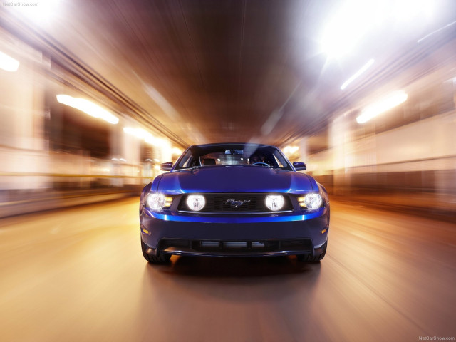 Ford Mustang GT фото