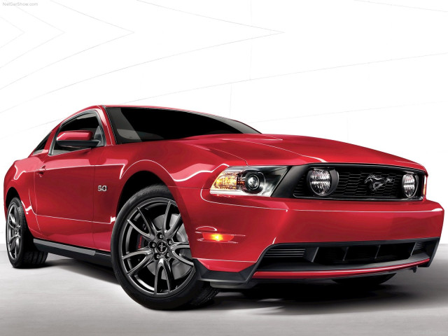 Ford Mustang GT фото