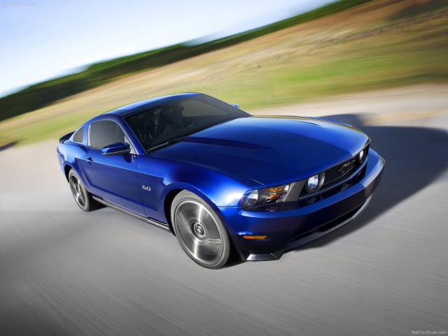 Ford Mustang GT фото