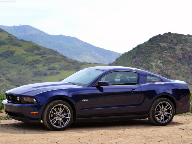 Ford Mustang GT фото