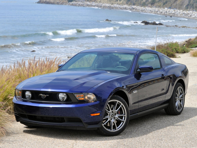 Ford Mustang GT фото