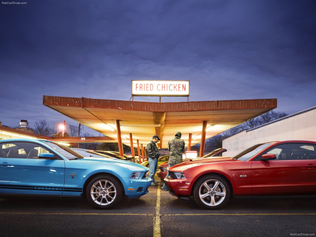 Ford Mustang GT фото