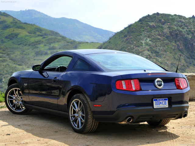 Ford Mustang GT фото