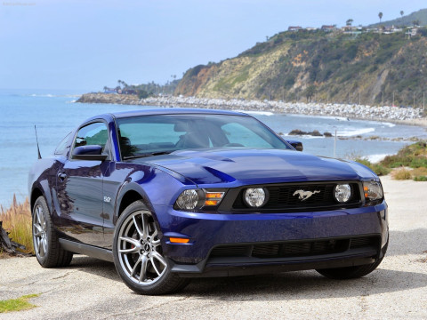 Ford Mustang GT фото