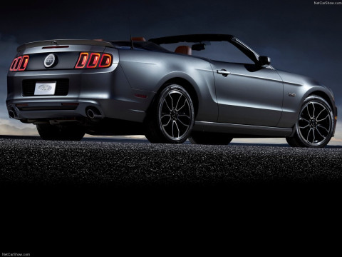 Ford Mustang GT фото