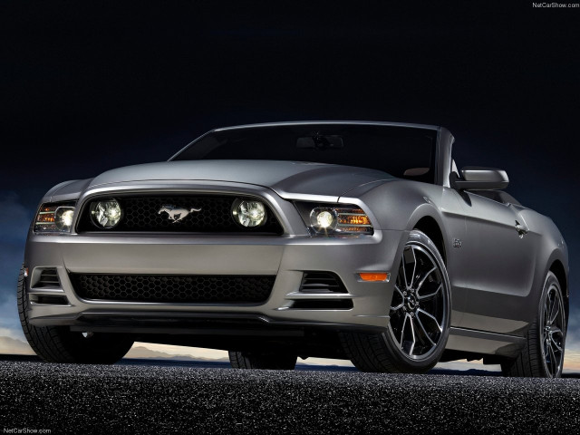 Ford Mustang GT фото