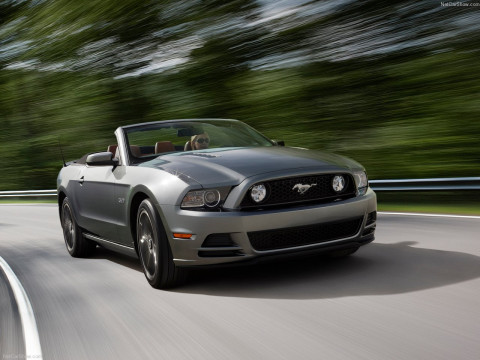 Ford Mustang GT фото