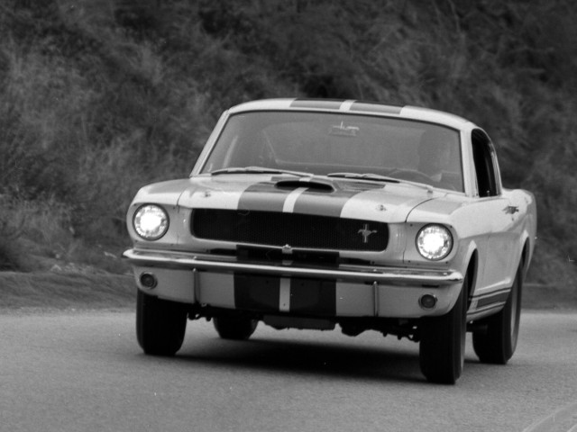 Ford Mustang Shelby GT350 фото